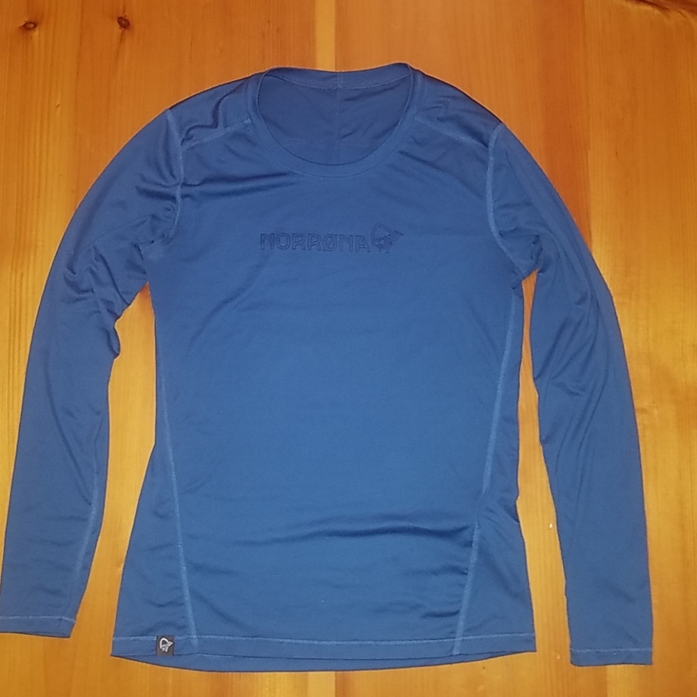 Noronna Long sleeve tech T-shirt